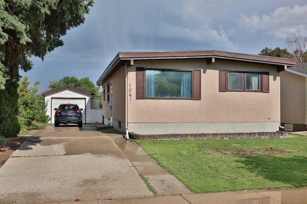 Picture of 1041 Great Lakes Road S, Lethbridge Real Estate Listing