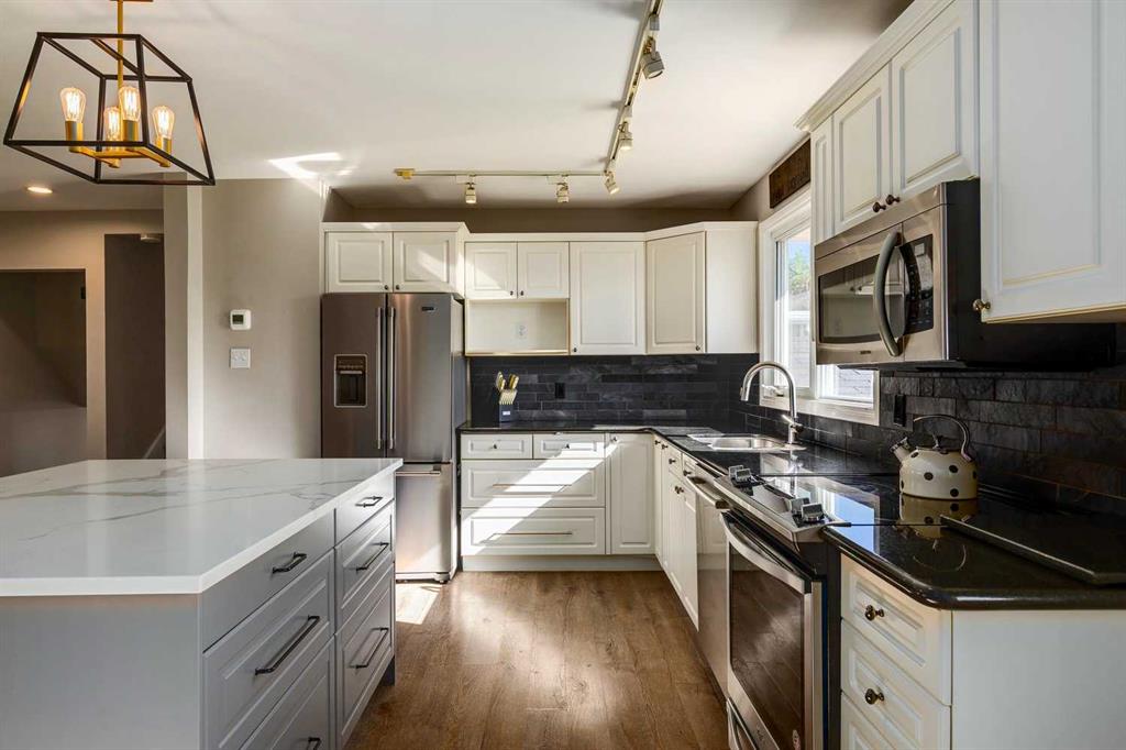 Picture of 1816 Glasgow Drive SW, Calgary Real Estate Listing