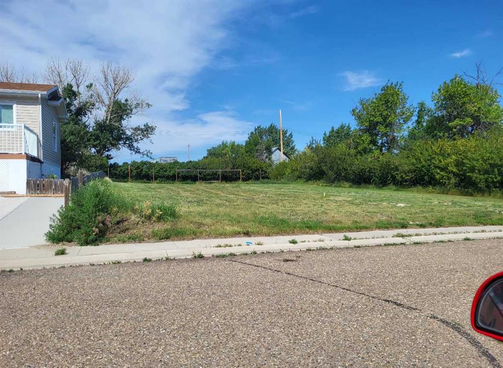 Picture of 212 2A Street W, Coutts Real Estate Listing