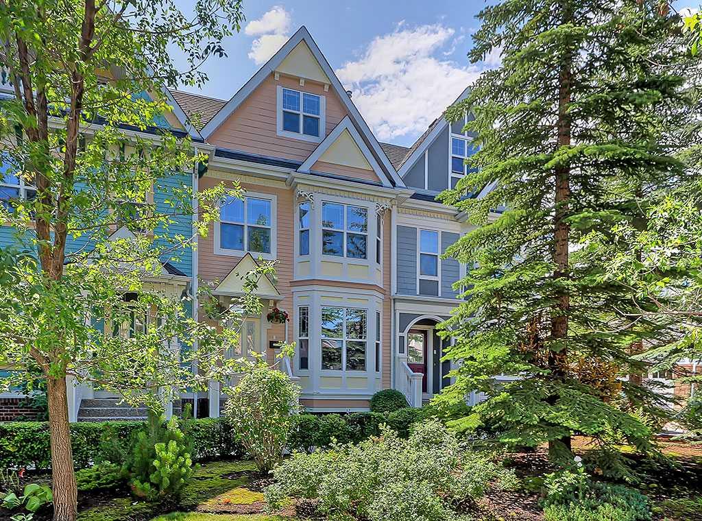 Picture of 32 Versailles Gate SW, Calgary Real Estate Listing