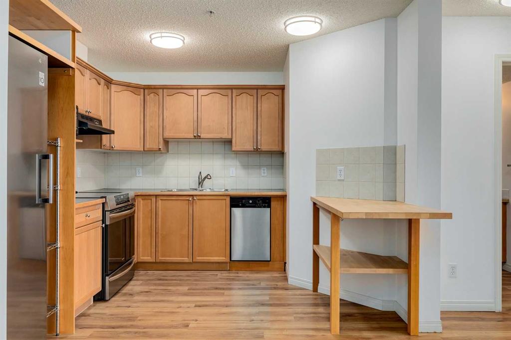 Picture of 301, 128 Centre Avenue , Cochrane Real Estate Listing
