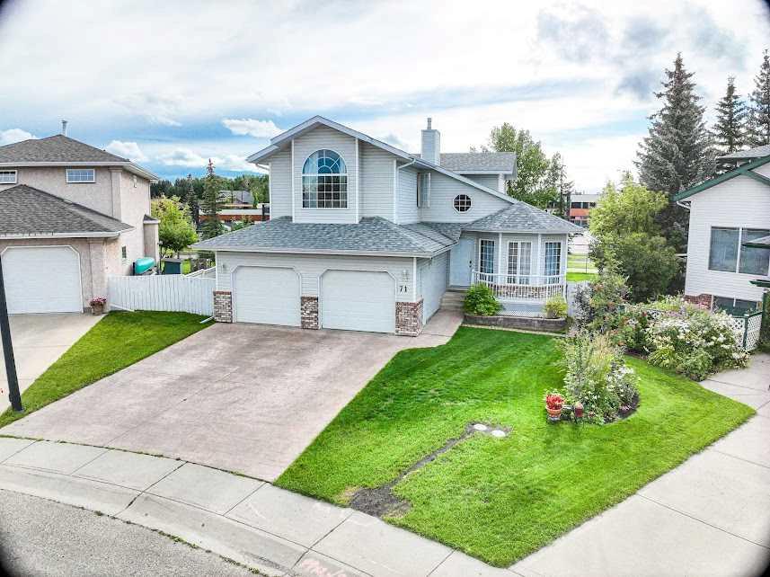 Picture of 71 Lawrence Crescent , Red Deer Real Estate Listing