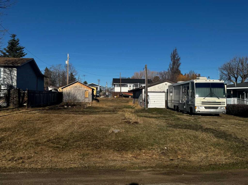 Picture of 4912 47 Street , Clive Real Estate Listing