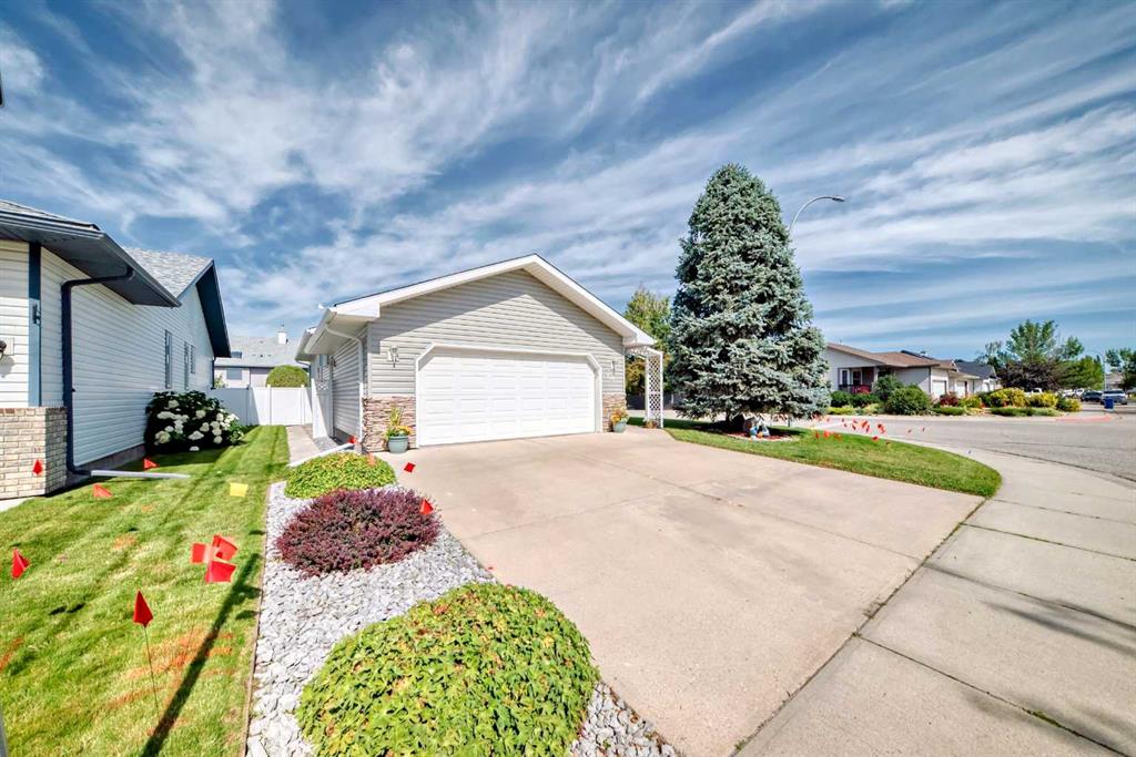 Picture of 60 Cambridge Glen Drive , Strathmore Real Estate Listing