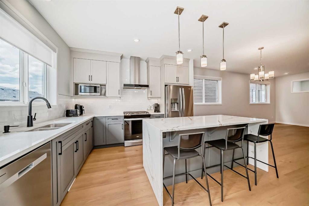 Picture of 153 Edith Way NW, Calgary Real Estate Listing