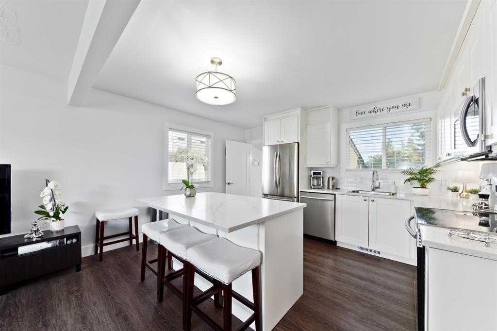 Picture of 805 67 Avenue SW, Calgary Real Estate Listing