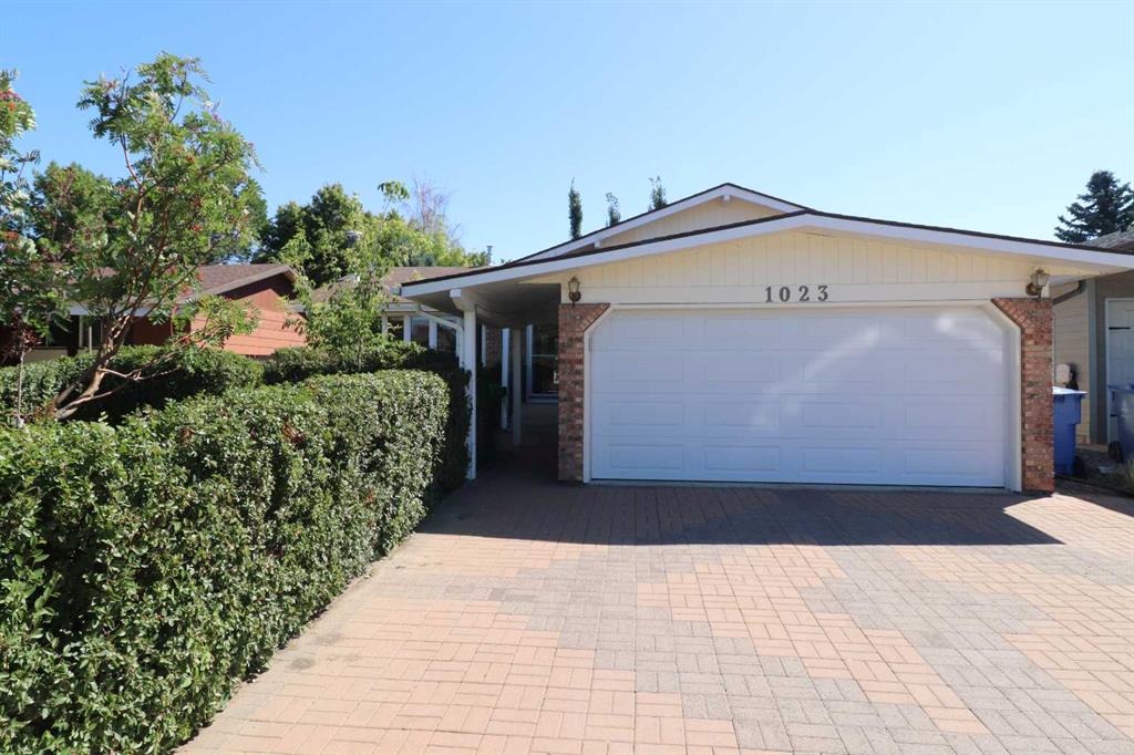 Picture of 1023 Cameron Road S, Lethbridge Real Estate Listing