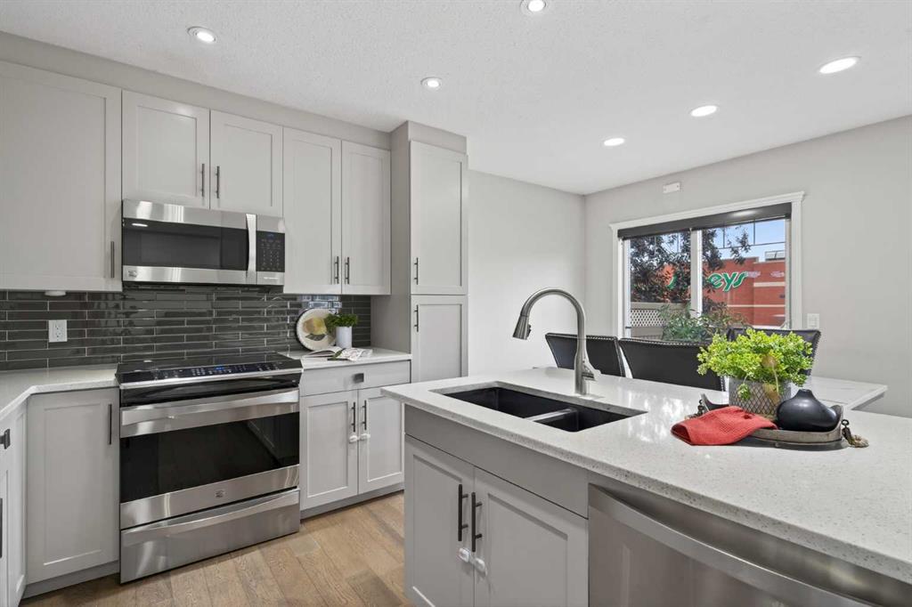 Picture of 21, 102 Canoe Square SW, Airdrie Real Estate Listing