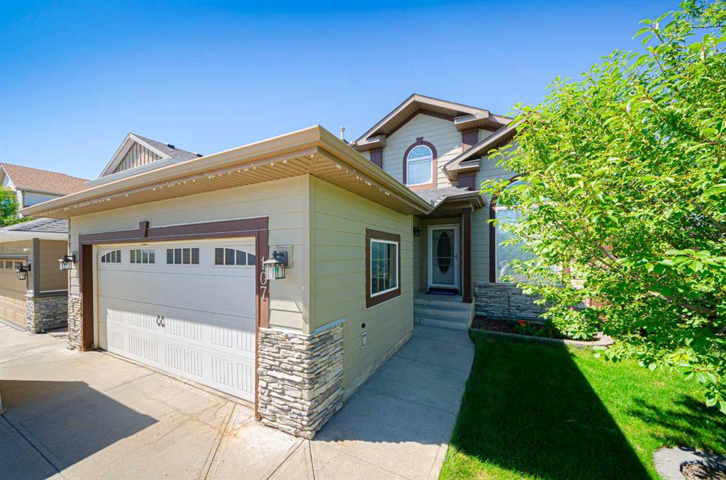 Picture of 107 Thornbird Way SE, Airdrie Real Estate Listing