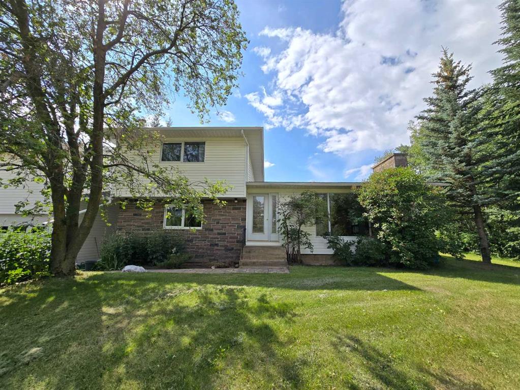 Picture of 5510 50 Street , Berwyn Real Estate Listing