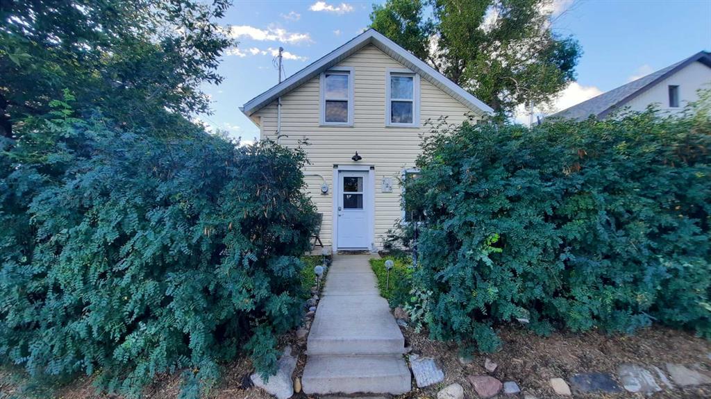 Picture of 725 2 Avenue W, Drumheller Real Estate Listing