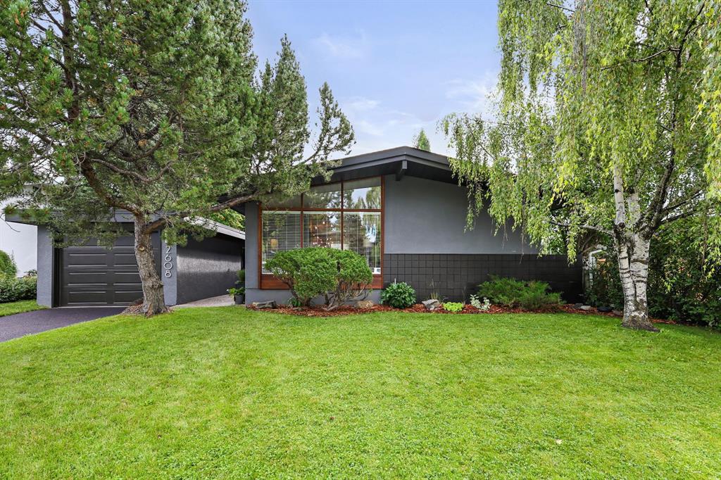 Picture of 2608 Laurel Crescent SW, Calgary Real Estate Listing