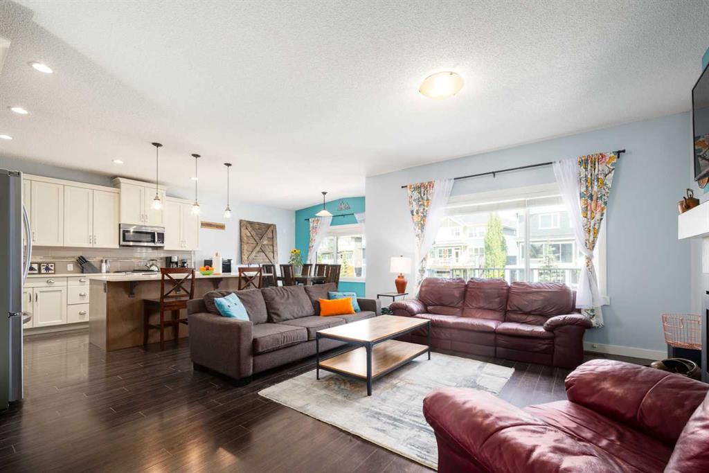 Picture of 84 Sunset Manor , Cochrane Real Estate Listing