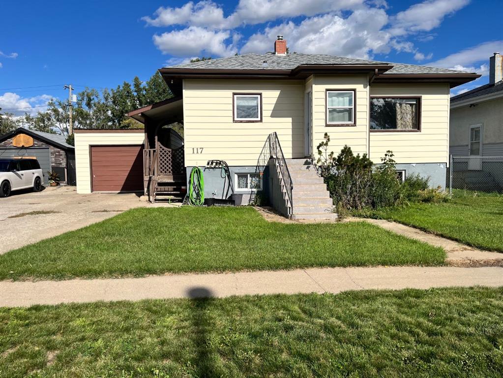 Picture of 117 1 Street SE, Redcliff Real Estate Listing