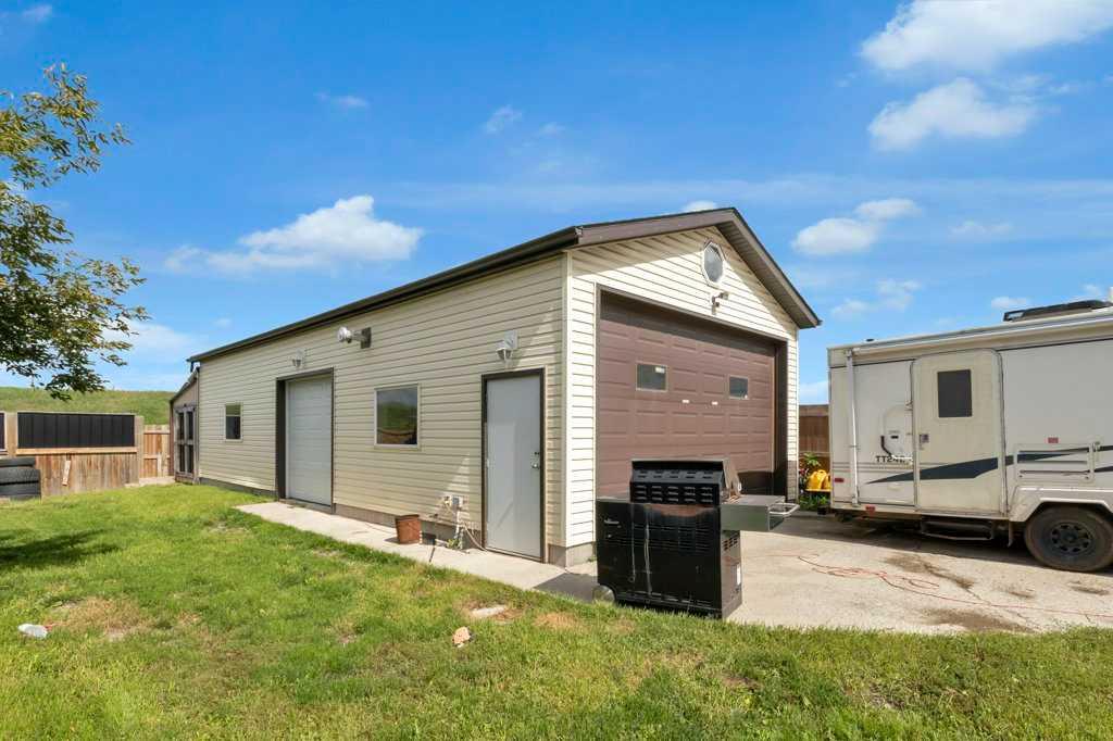 Picture of 124 Abingdon Way NE, Calgary Real Estate Listing
