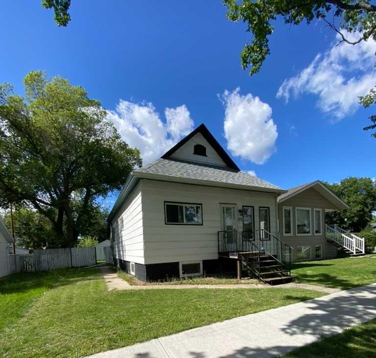 Picture of 135 2 Street E, Brooks Real Estate Listing