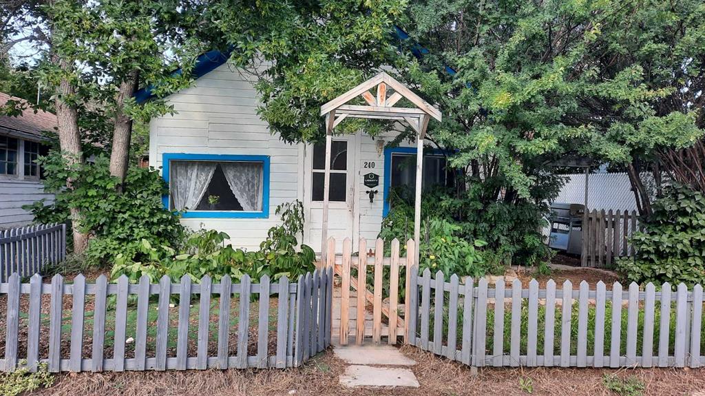 Picture of 240 2 Avenue , Drumheller Real Estate Listing