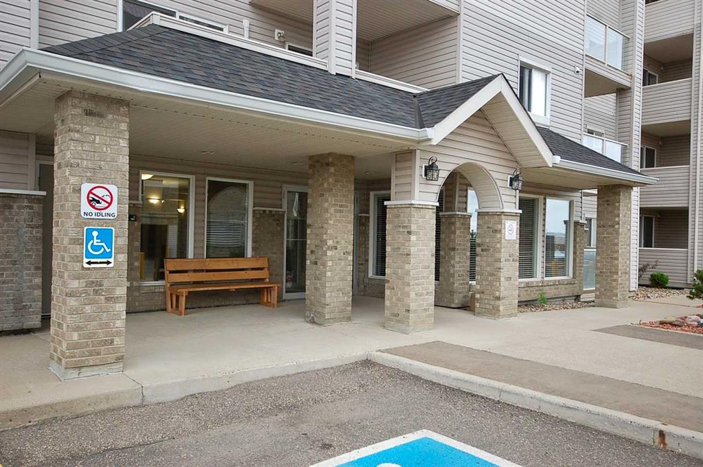 Picture of 107, 1616 Saamis Drive NW, Medicine Hat Real Estate Listing