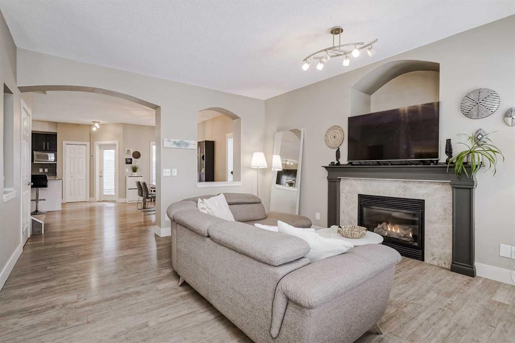 Picture of 260 Chaparral Ridge Circle SE, Calgary Real Estate Listing