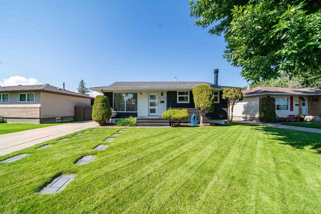 Picture of 972 Bassett Crescent NW, Medicine Hat Real Estate Listing