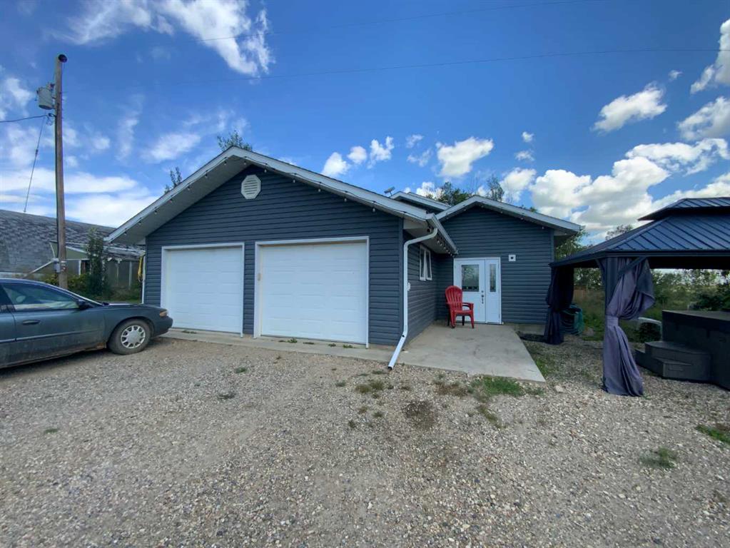 Picture of 231052 330 Township , Rural Kneehill County Real Estate Listing