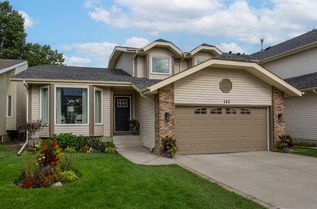 Picture of 121 Woodford Close SW, Calgary Real Estate Listing