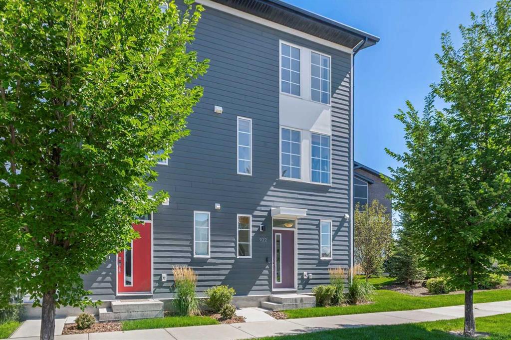 Picture of 922 Walgrove Boulevard SE, Calgary Real Estate Listing