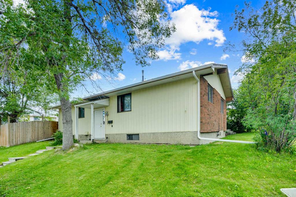 Picture of 707 Whitehill Way NE, Calgary Real Estate Listing