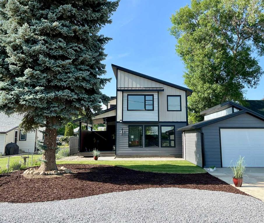 Picture of 227 12 Street SE, Medicine Hat Real Estate Listing