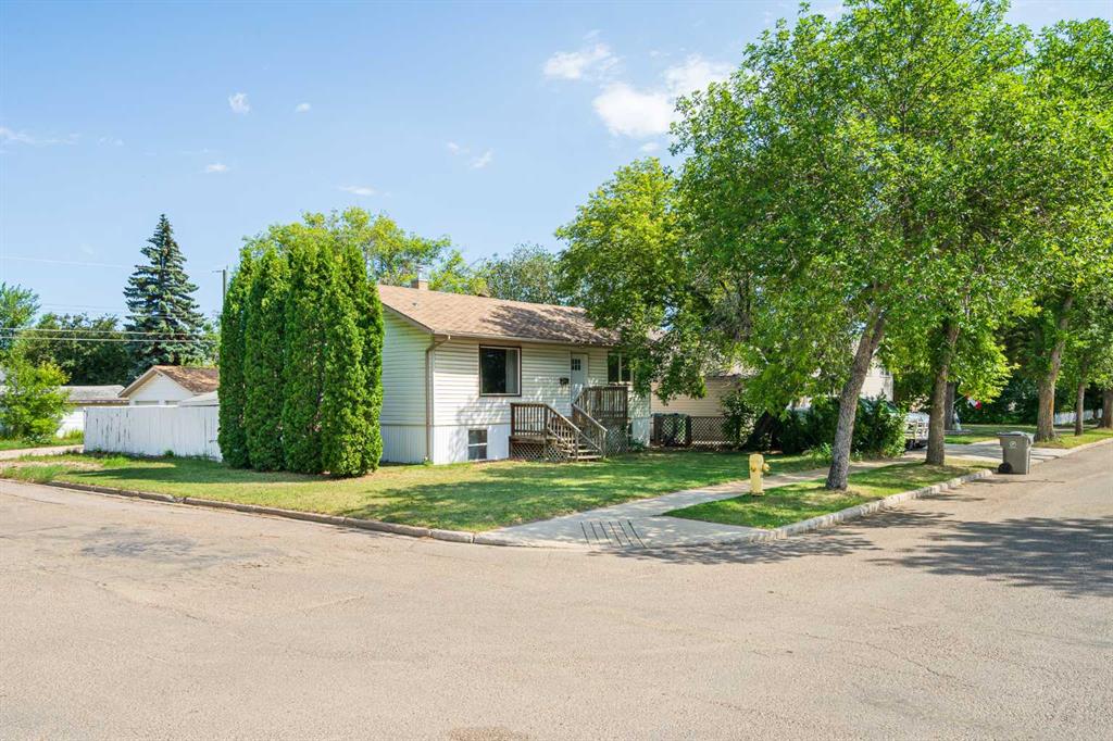 Picture of 5220 46 Street , Lloydminster Real Estate Listing
