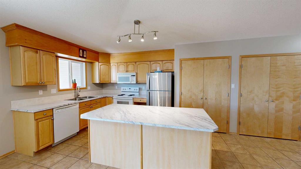 Picture of 232, 23 Chilcotin Lane W, Lethbridge Real Estate Listing