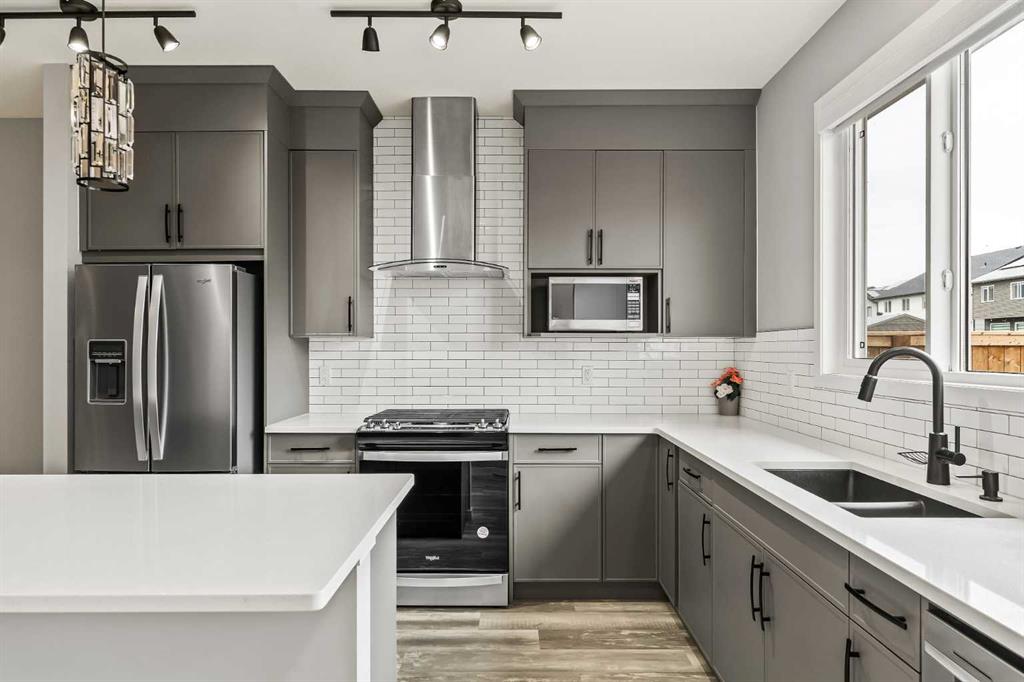Picture of 121 Setonstone Green SE, Calgary Real Estate Listing