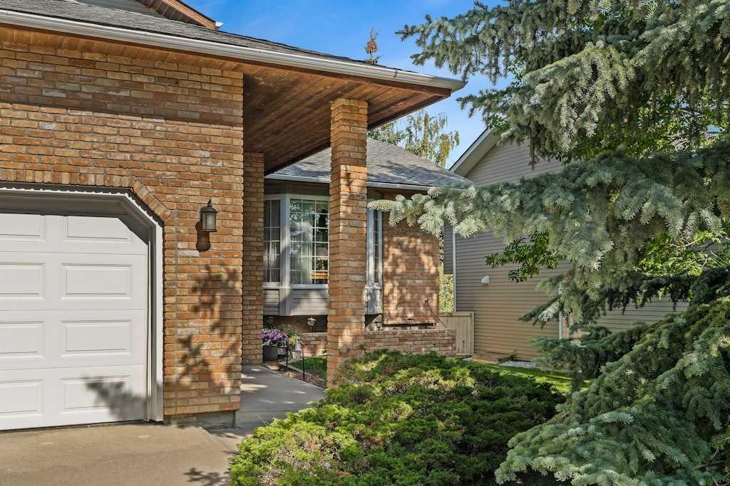 Picture of 76 Stradbrooke Rise SW, Calgary Real Estate Listing