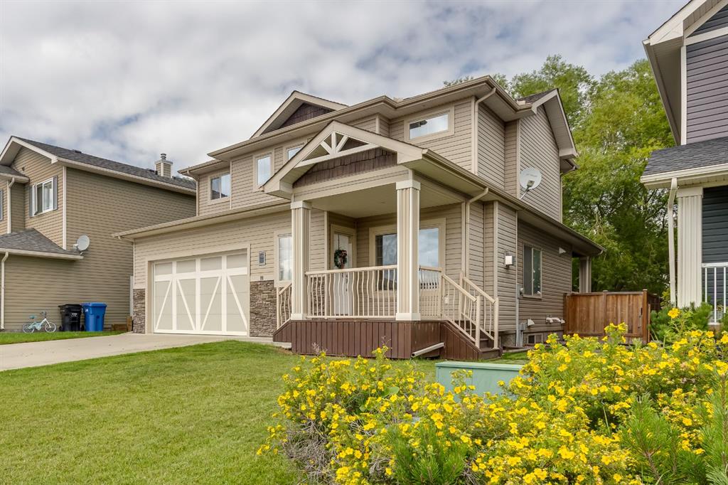Picture of 812 Stonehaven Drive , Carstairs Real Estate Listing