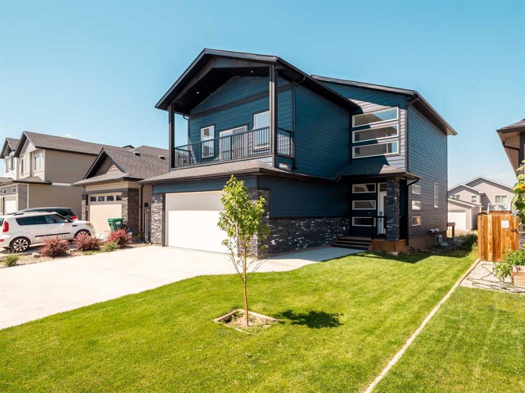 Picture of 332 Rivergrove Chase W, Lethbridge Real Estate Listing