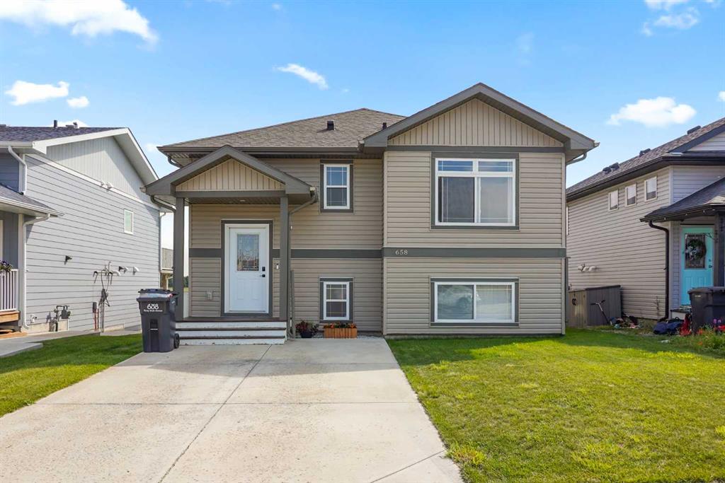 Picture of 658 46 Avenue , Coalhurst Real Estate Listing