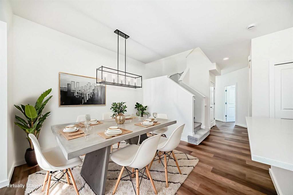 Picture of 92 Bartlett Crescent SE, Calgary Real Estate Listing
