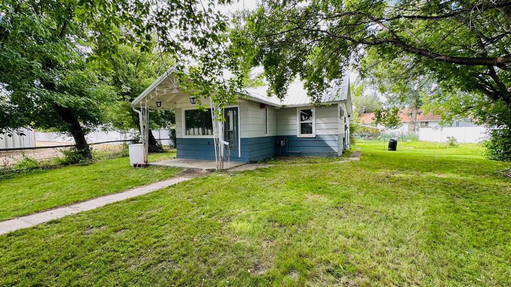 Picture of 1133 300 Newcastle Place  , Drumheller Real Estate Listing