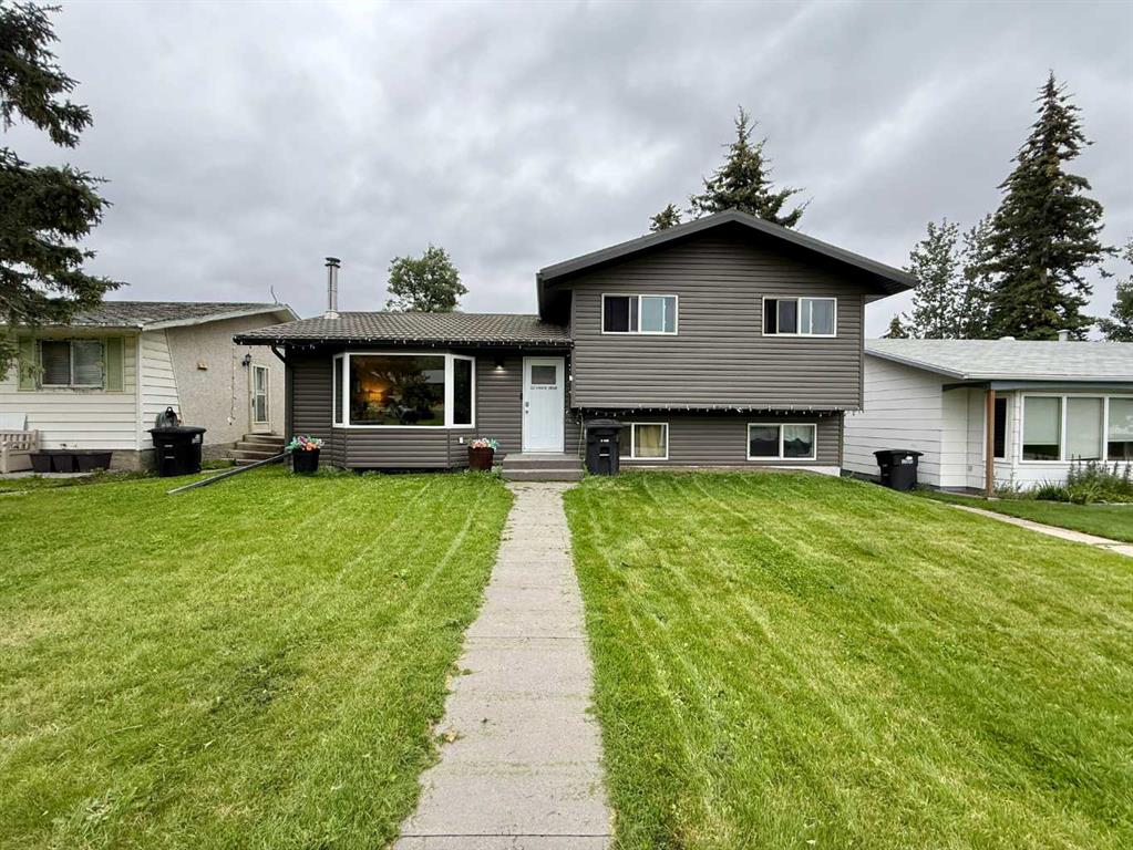 Picture of 133 CHEVIOT Drive , Hinton Real Estate Listing
