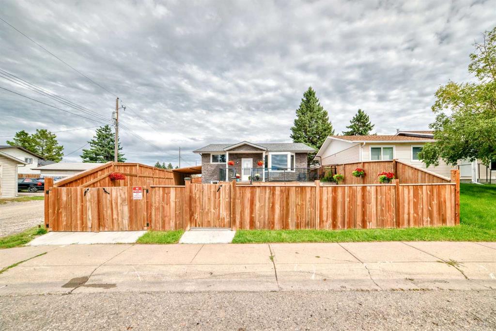 Picture of 502 Madeira Drive NE, Calgary Real Estate Listing