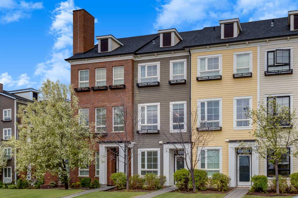 Picture of 215 Copperpond Common SE, Calgary Real Estate Listing