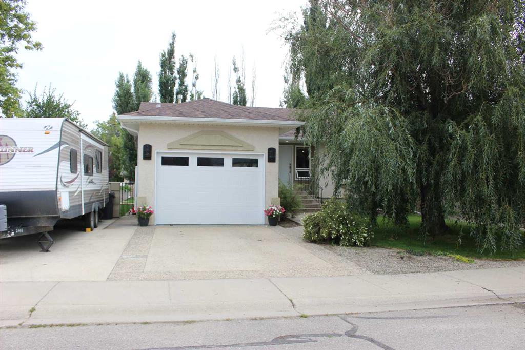 Picture of 405 Willow Place , Picture Butte Real Estate Listing