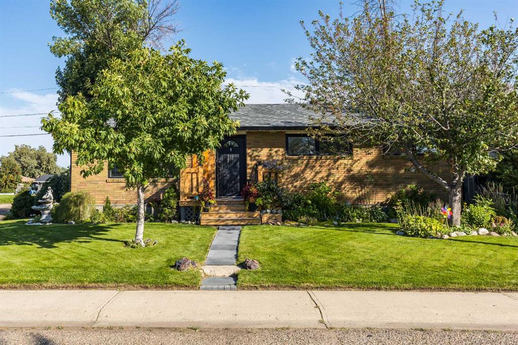 Picture of 1499 10 Avenue NE, Medicine Hat Real Estate Listing