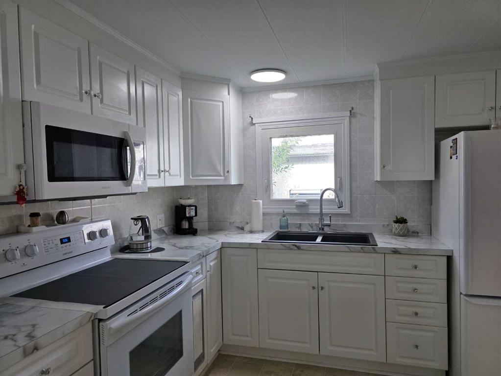 Picture of 16, 6834 59 Avenue , Red Deer Real Estate Listing