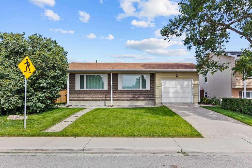 Picture of 1212 Lake Sylvan Drive SE, Calgary Real Estate Listing