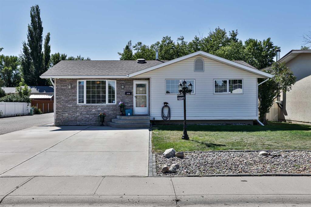 Picture of 1910 24 Avenue N, Lethbridge Real Estate Listing