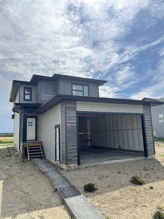 Picture of 6 Ian Way , Sylvan Lake Real Estate Listing