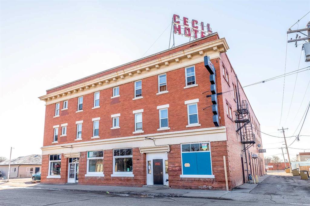 Picture of 733 4 Street SE, Medicine Hat Real Estate Listing