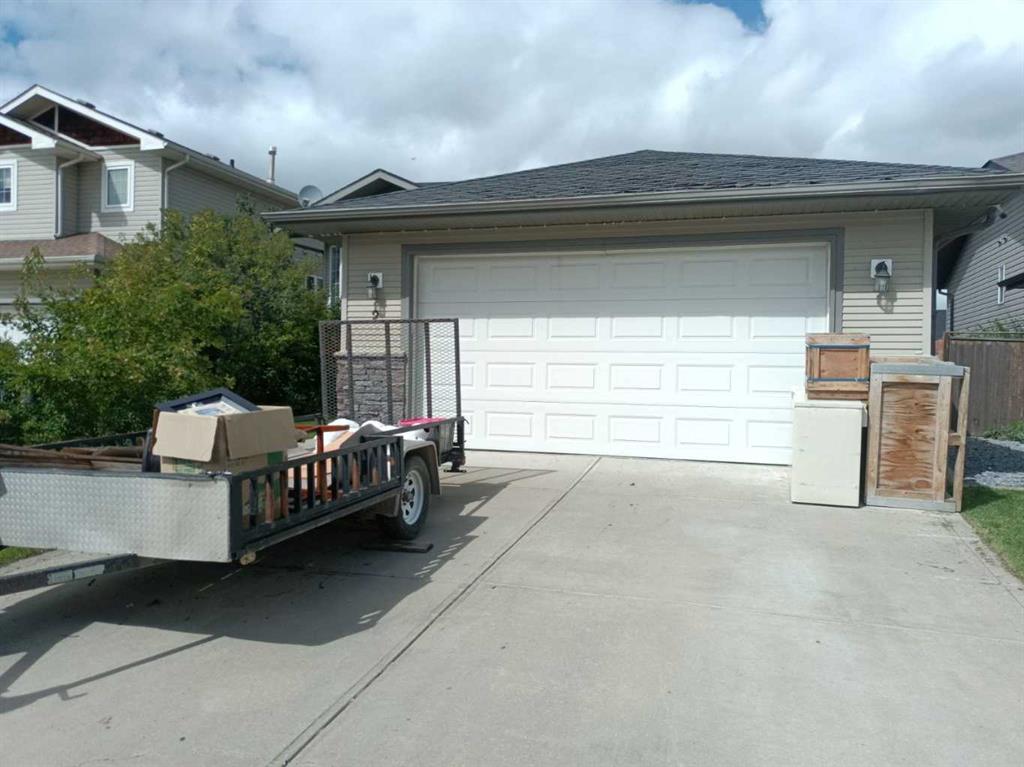Picture of 2 Holsworth Place , Sylvan Lake Real Estate Listing