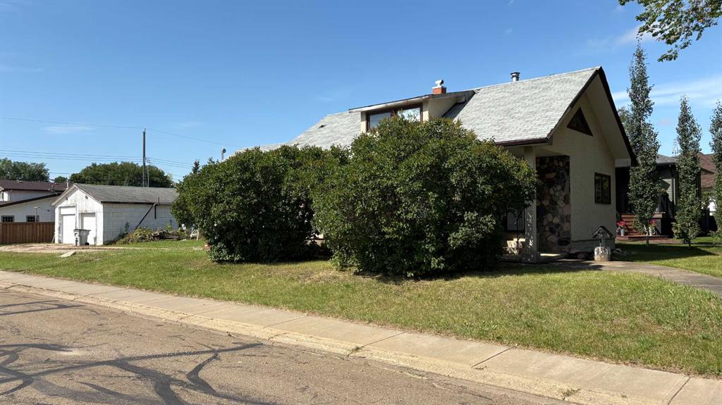Picture of 1137 4 Avenue , Wainwright Real Estate Listing
